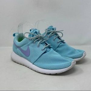 NIKE WOMEN’S ROSHE RUN SNEAKERS